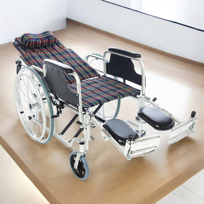 RÖMER R254 Sırtı Yatarlı Manuel Tekerlekli Sandalye