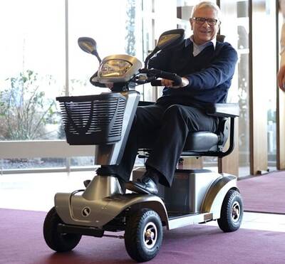 STERLING S400 Engelli Scooter